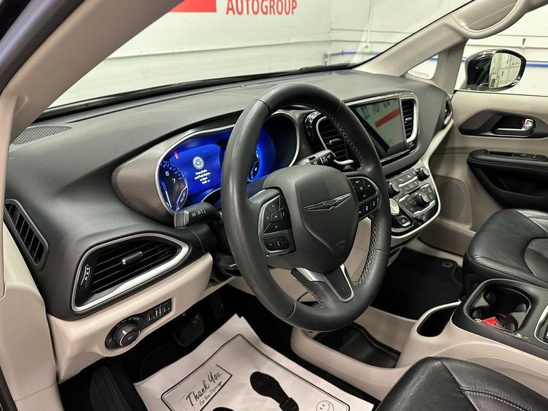 2022 Chrysler Pacifica Touring LImage 19