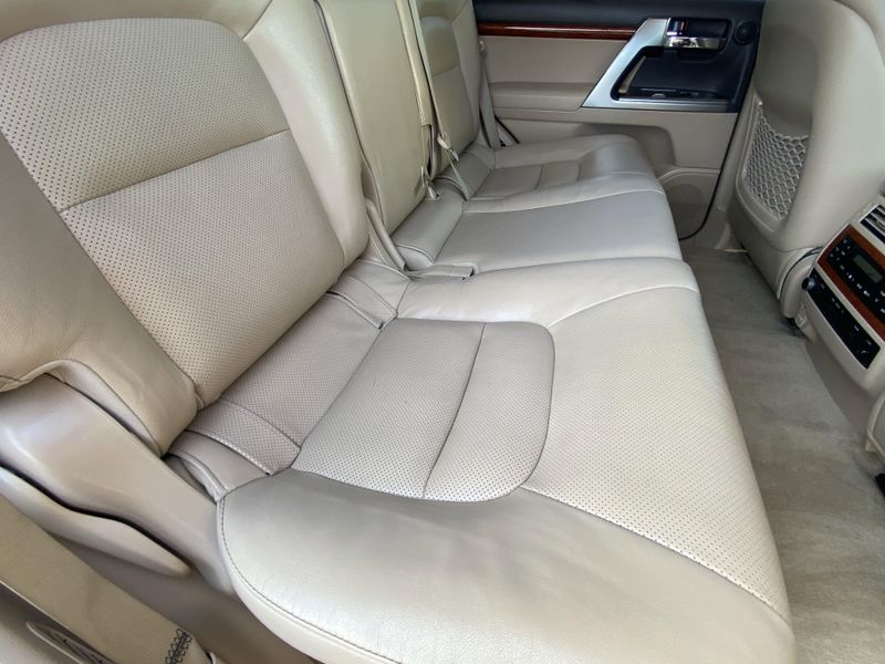 2013 Toyota Land Cruiser BaseImage 14