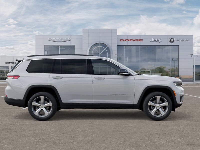 New 2025 Jeep Grand Cherokee L Limited 4x4Image 40