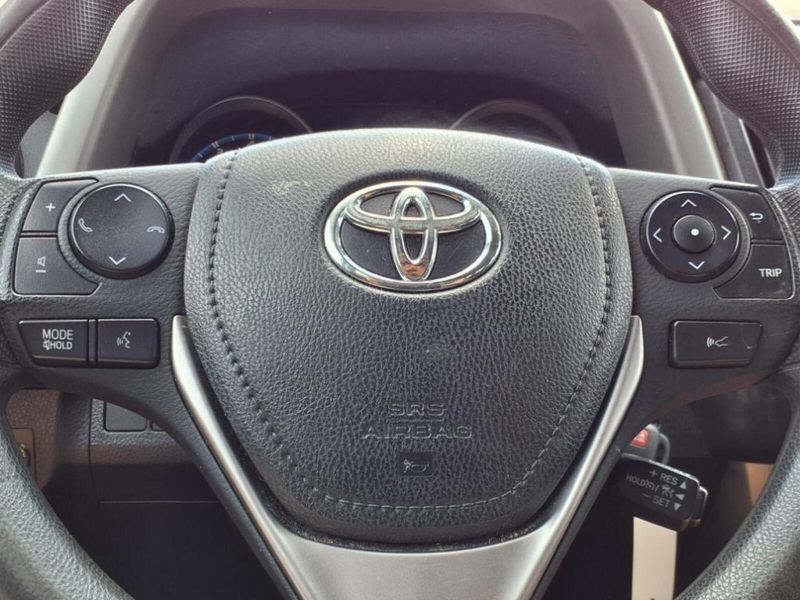 2018 Toyota RAV4 LE photo 21