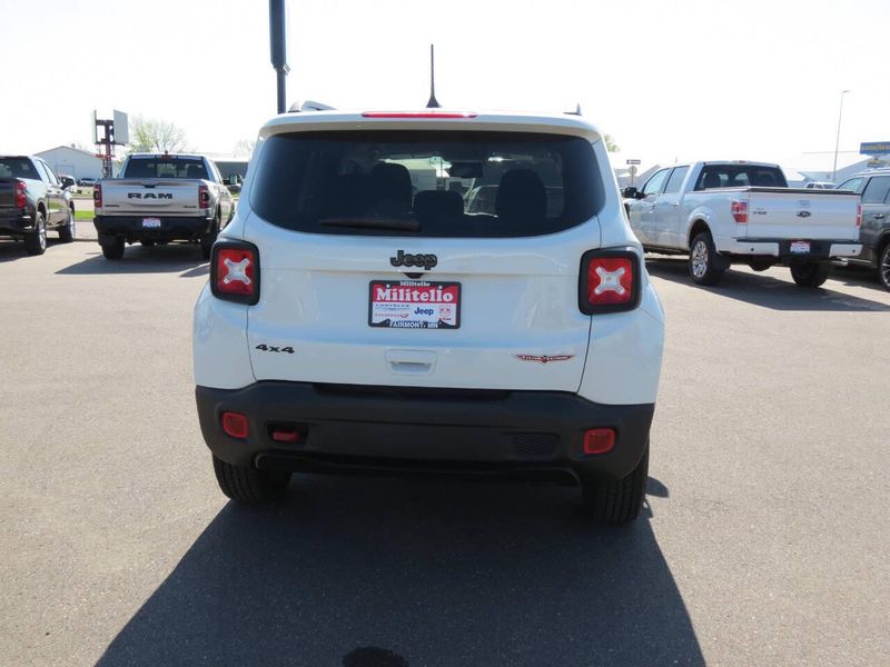 2023 Jeep Renegade Trailhawk 4x4 4dr SUVImage 3