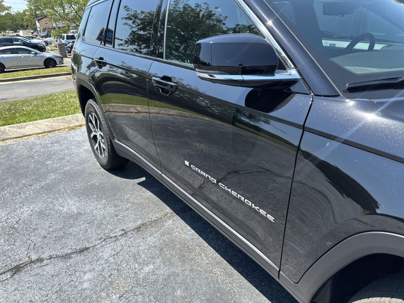New 2025 Jeep Grand Cherokee L Limited 4x4Image 4