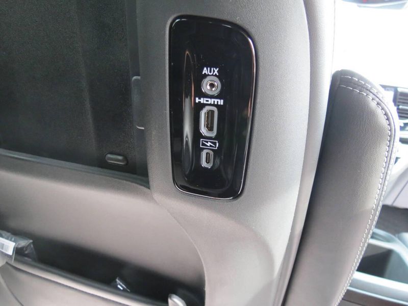 New 2026 Chrysler Pacifica SelectImage 21