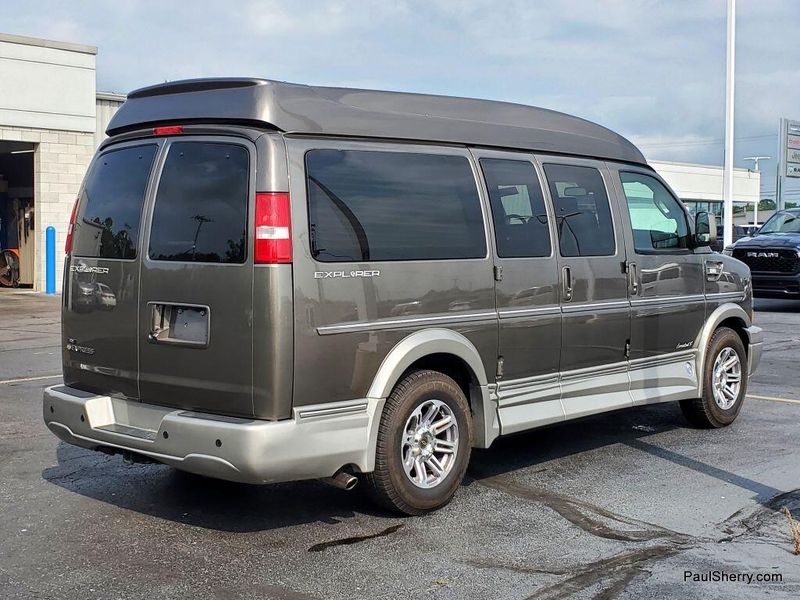 Used 2022 Chevrolet Express Cargo Image 2