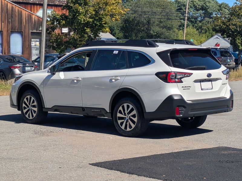 2020 Subaru Outback Premium photo 5