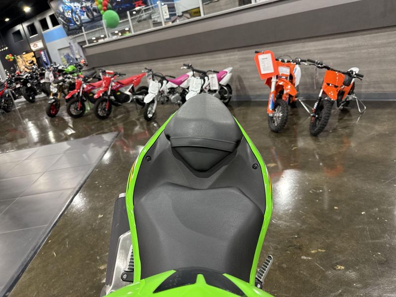 2025 Kawasaki NINJA 500 KRT EDITION SE ABS  in a LIME GREEN/EBONY/PEARL BLIZZARD WHITE exterior color. Del Amo Motorsports of Redondo Beach (424) 390-7811 delamomotorsports.com 