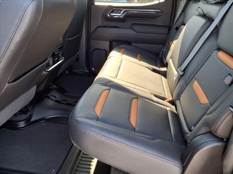 2022 GMC Sierra 1500 AT4Image 15