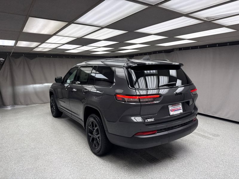 New 2025 Jeep Grand Cherokee L Altitude X 4x4Image 2