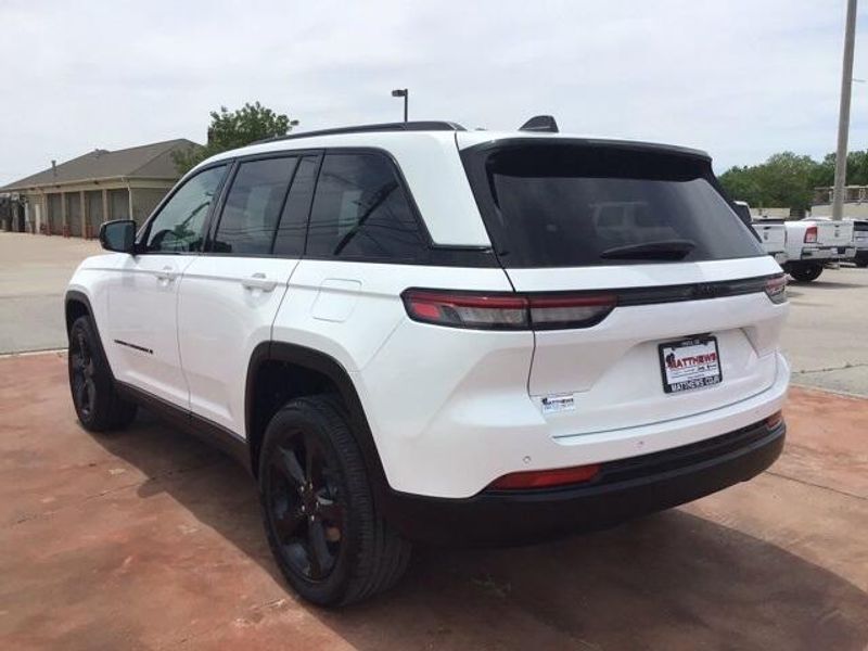 2025 Jeep Grand Cherokee Altitude X 4x2Image 3