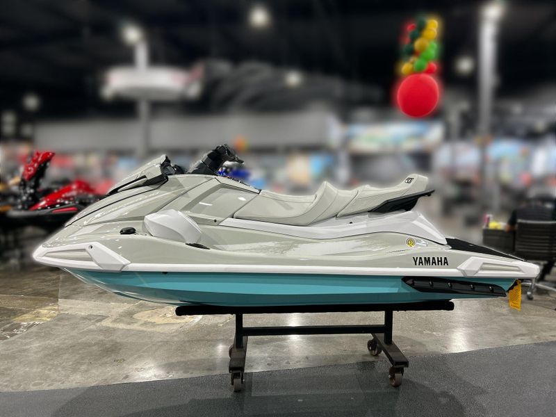 2025 Yamaha VX CRUISER HO W/AUDIO  in a PEARL/MINT exterior color. Del Amo Motorsports of Redondo Beach (424) 390-7811 delamomotorsports.com 