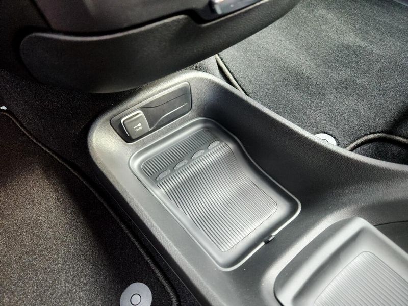 New 2027 Chrysler Pacifica Select