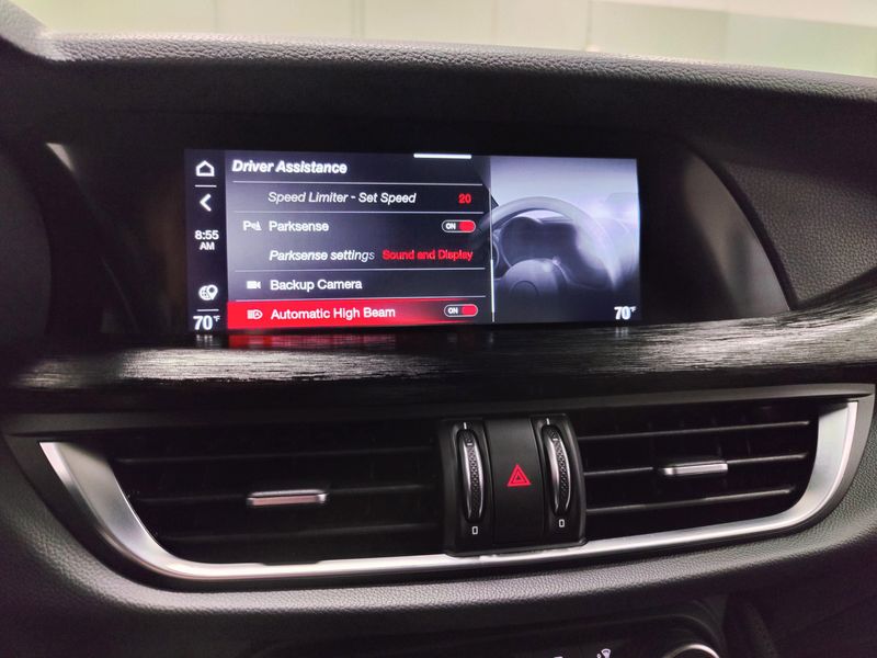2024 Alfa Romeo Stelvio Q4 AWD w/Sunroof/NavImage 8