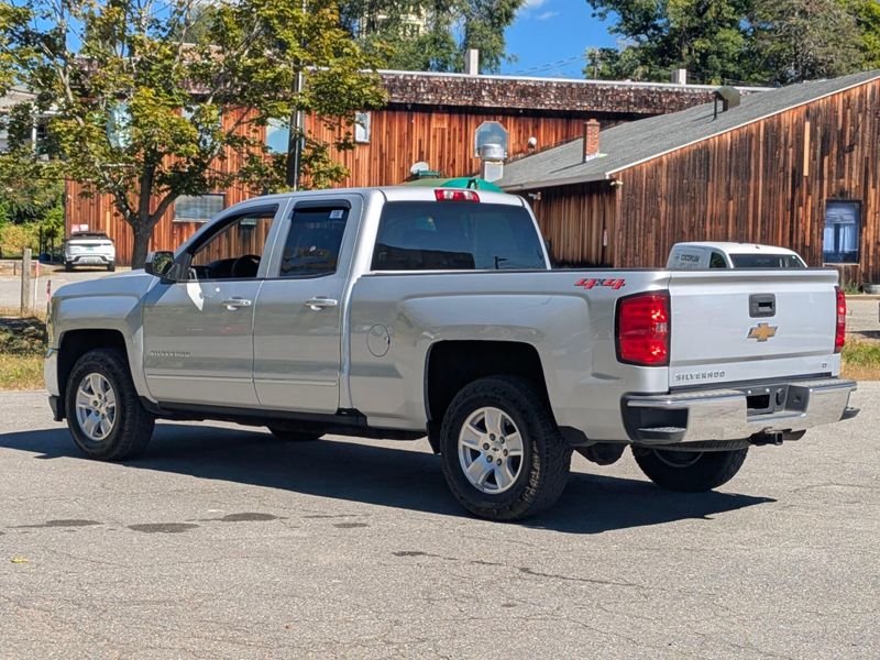 2018 Chevrolet Silverado 1500 LT photo 3
