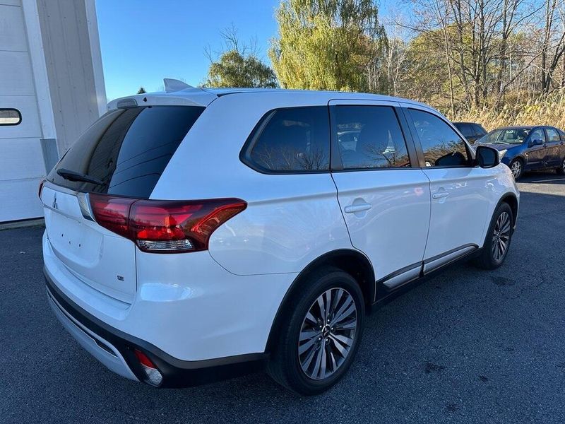 2020 Mitsubishi Outlander SEImage 12