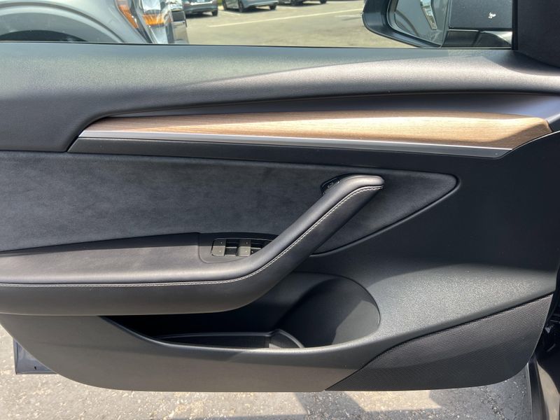 Used 2023 Tesla Model 3 PerformanceImage 5