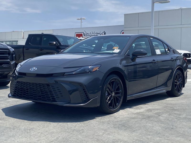 New 2025 Toyota Camry SEImage 6