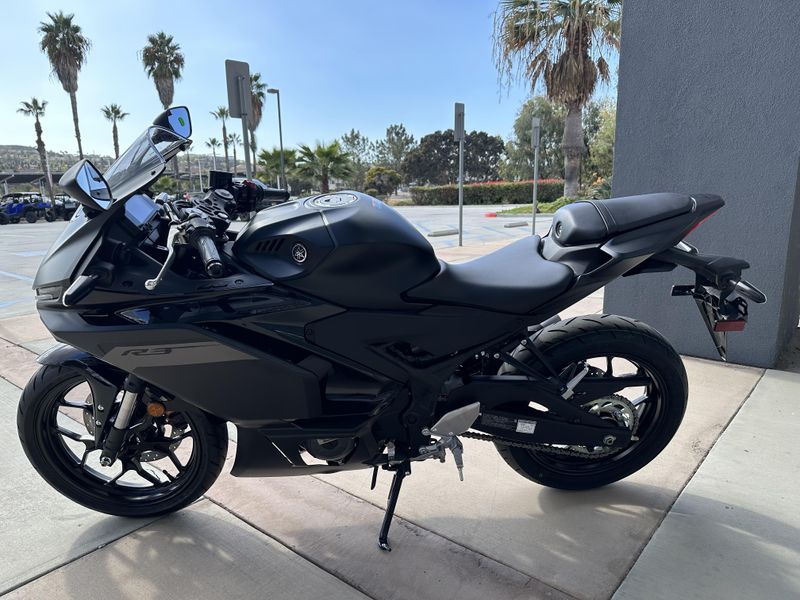 2025 Yamaha YZF-R3 Image 4