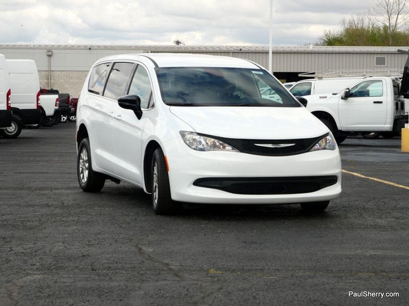 2025 Chrysler Voyager LXImage 37