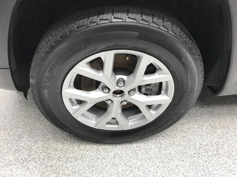 Used 2023 Jeep Grand Cherokee L LimitedImage 7