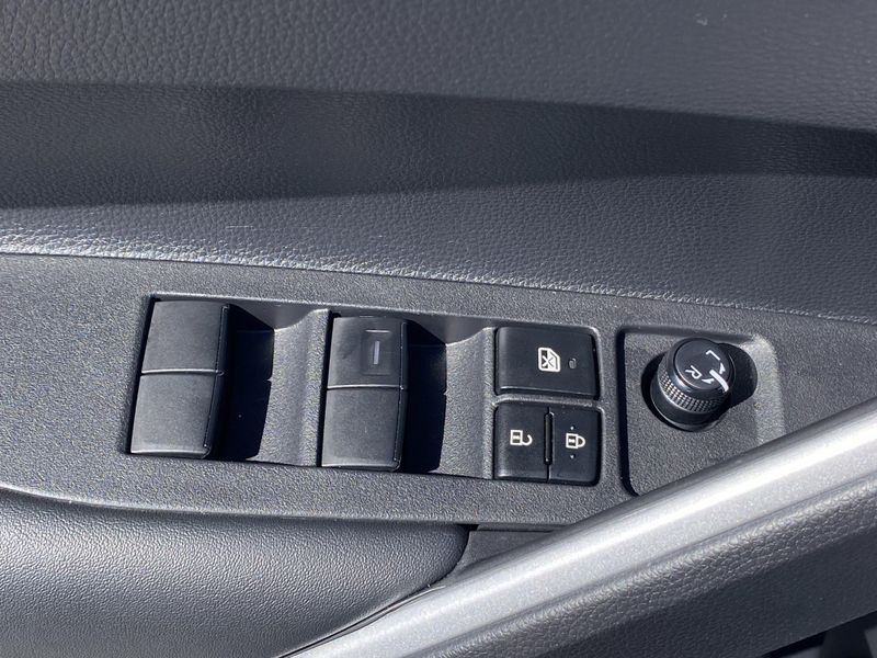 2024 Toyota Corolla Cross LEImage 20