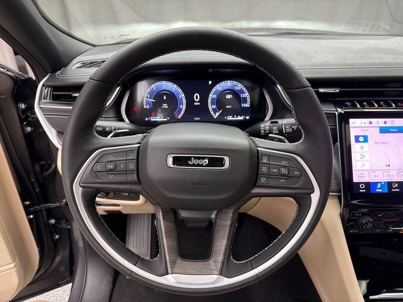 New 2025 Jeep Grand Cherokee Limited 4x4Image 10