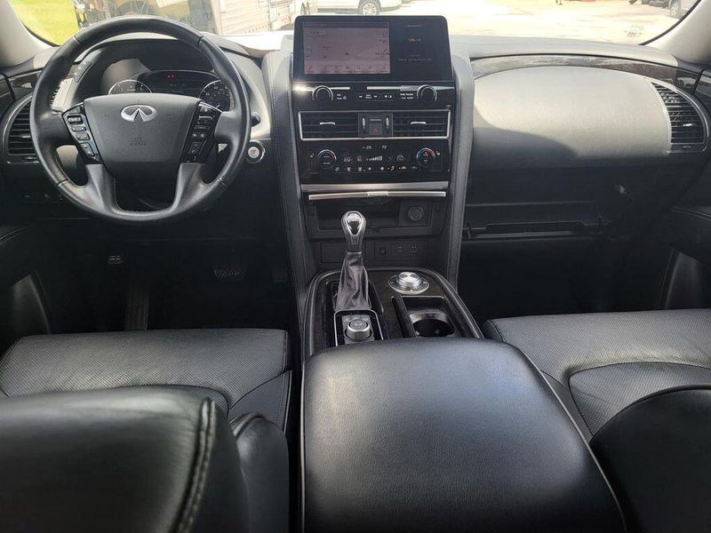 2023 INFINITI QX80 LuxeImage 33