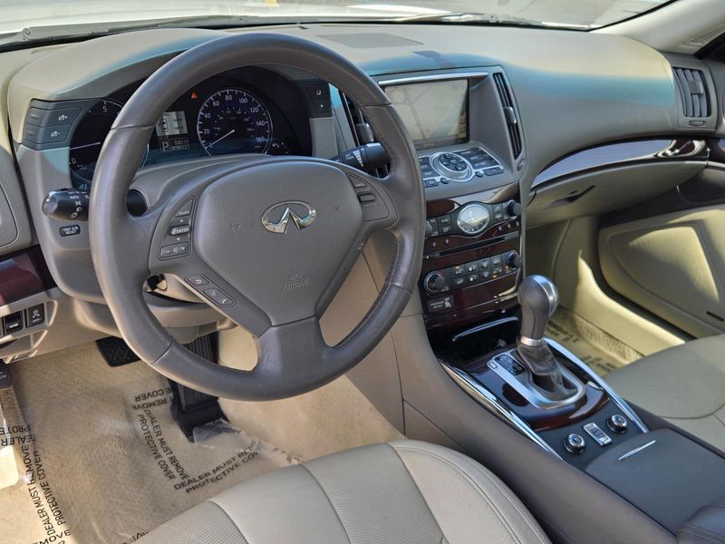 Used 2011 INFINITI G37 2dr Base