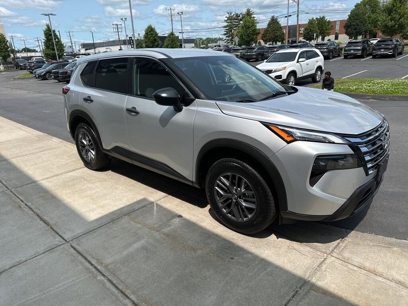 2024 Nissan Rogue SImage 3