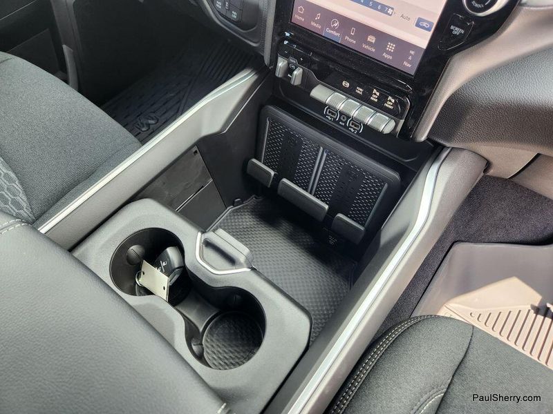 New 2025 RAM 3500 Big Horn Crew Cab 4x4 8