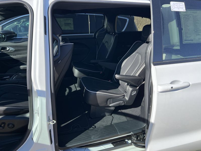 New 2026 Chrysler Pacifica LimitedImage 13