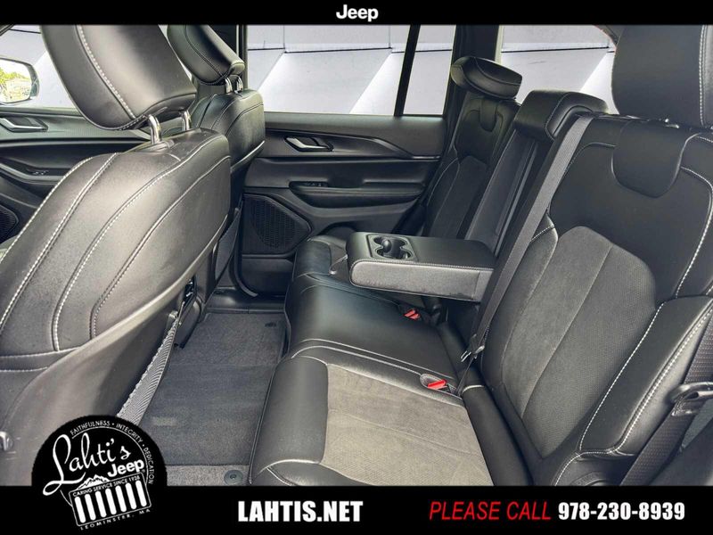 2023 Jeep Grand Cherokee Altitude photo 15