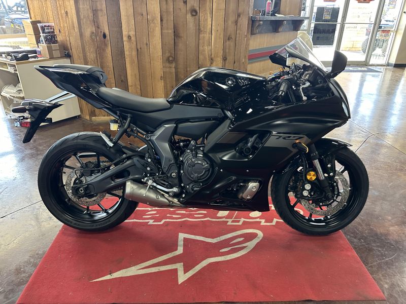 2025 Yamaha YZFR7 MATTE RAVEN BLACKImage 5