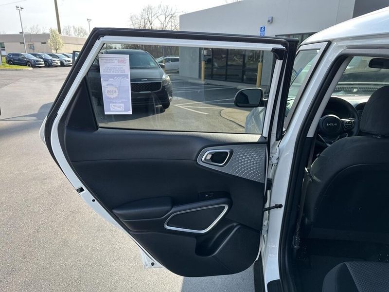 2023 Kia Soul LXImage 17
