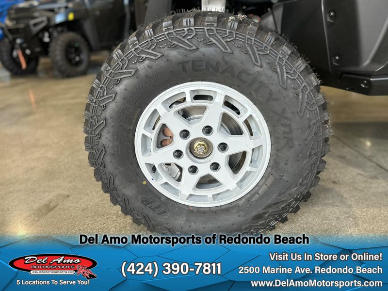 2024 Can-Am 9BRB  in a CATALYST GRAY & NEO YELLOW exterior color. Del Amo Motorsports of Redondo Beach (424) 304-1660 delamomotorsports.com 