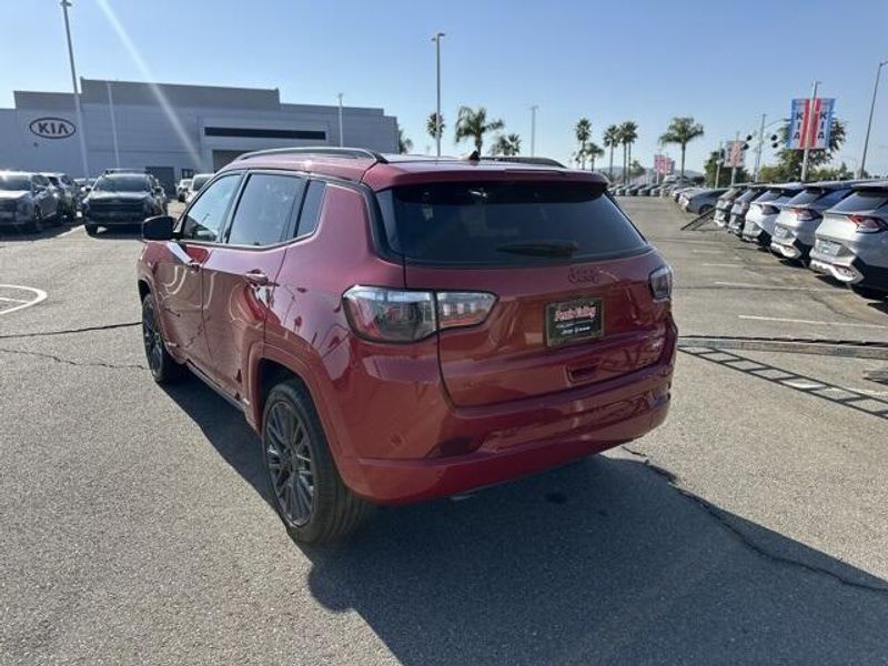 Used 2023 Jeep Compass LimitedImage 3