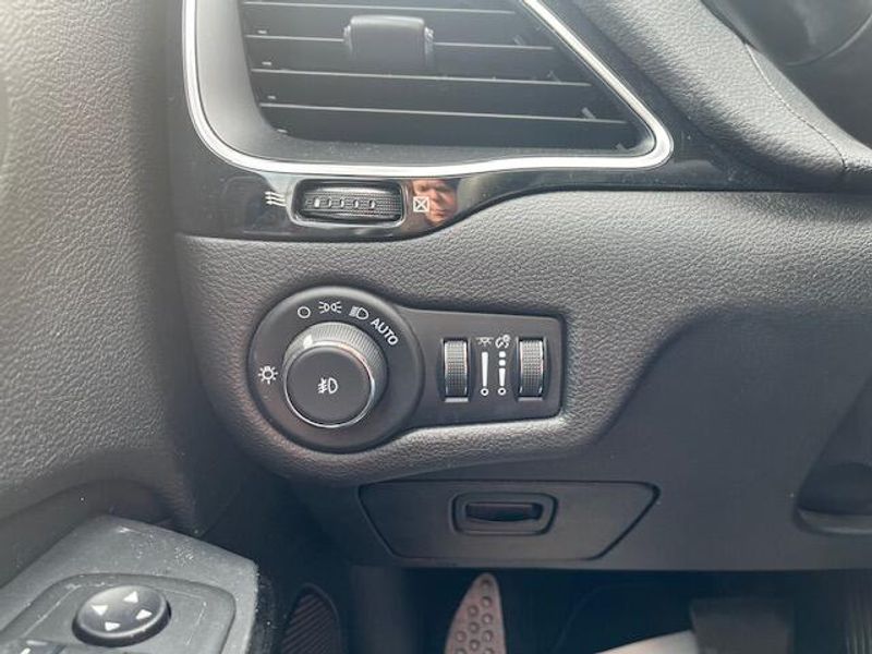 Used 2021 Jeep Cherokee Image 13