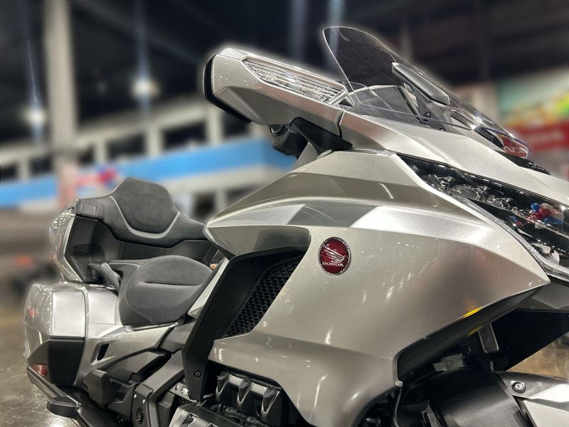 2025 Honda GOLDWING TOUR DCT Image 26