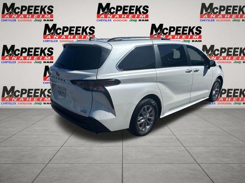 Used 2023 Toyota Sienna XLEImage 5