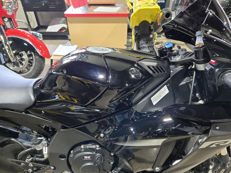 Used 2024 Yamaha YZFR1 Image 8