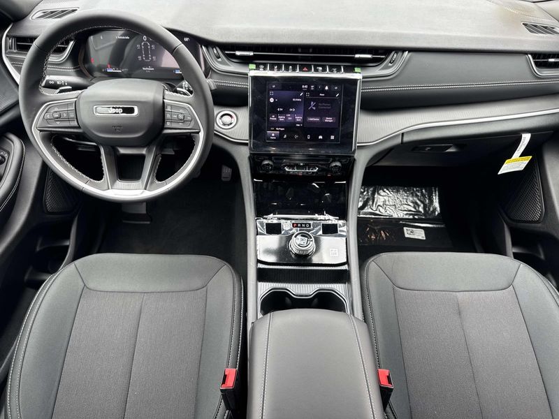 New 2026 Jeep Grand Cherokee L Laredo 4x2