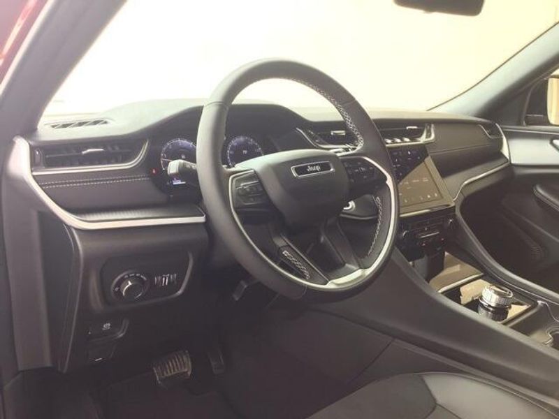 2025 Jeep Grand Cherokee L Altitude 4x2Image 9