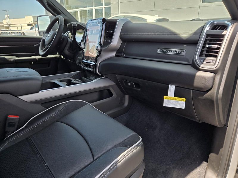New 2026 RAM 2500 Laramie Crew Cab 4x4 8' Box