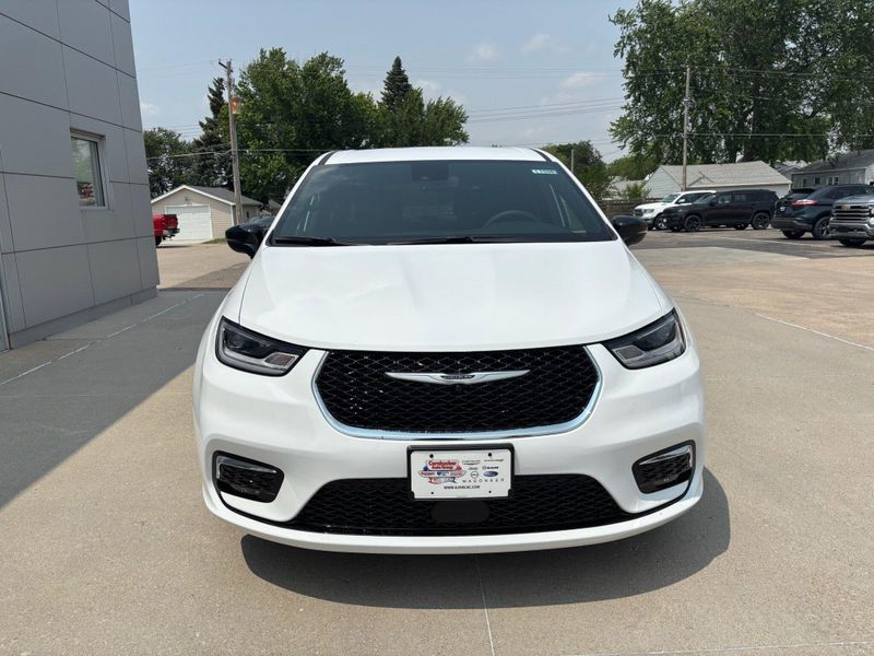 New 2025 Chrysler Pacifica SelectImage 3