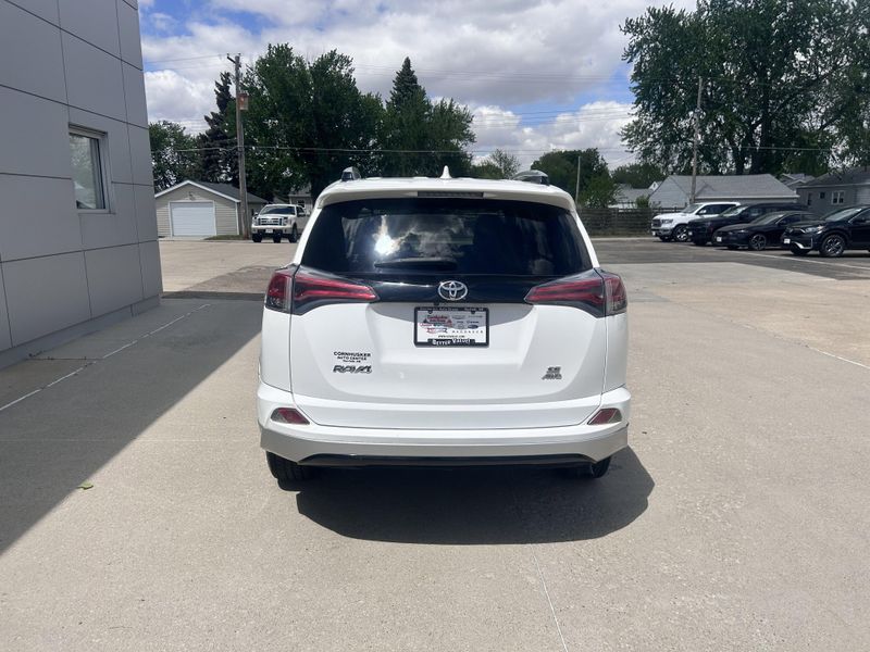 2016 Toyota RAV4 SEImage 7