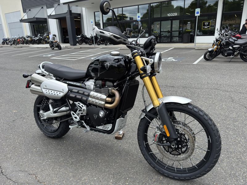 2025 Triumph Scrambler 1200 XE - SAPPHIRE BLACK 