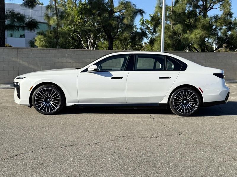Used 2025 BMW i7 eDrive50Image 12