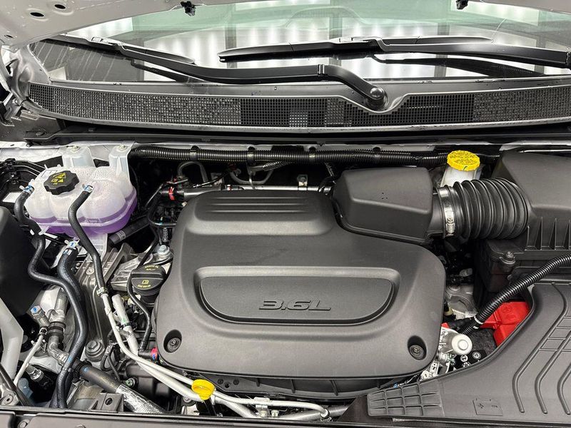 New 2026 Chrysler Pacifica Pinnacle AwdImage 6