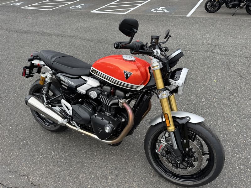 2025 Triumph Speed Twin 1200 RS MODEL BAJA ORANGE / SAPPHIRE BLACK 