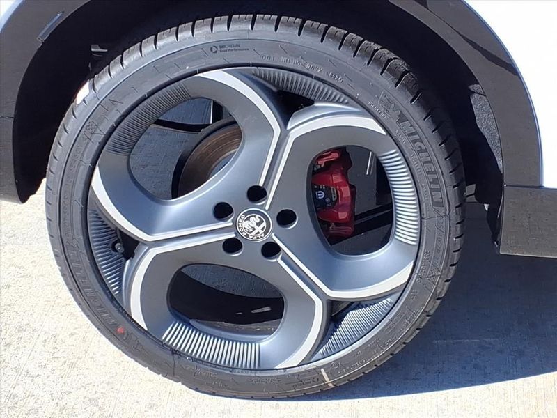 New 2026 Alfa Romeo Tonale Veloce AwdImage 6