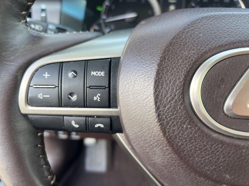 2017 Lexus ES 350Image 11
